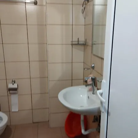 Kasndra Guest house *